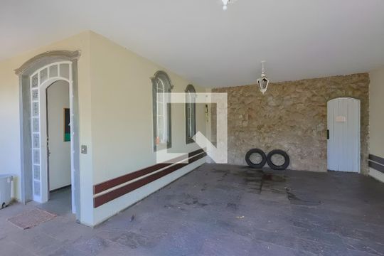 Garagem de casa para alugar com 5 quartos, 380m² em Belvedere, Belo Horizonte