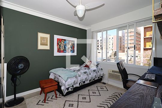 Quarto 1 de apartamento para alugar com 2 quartos, 62m² em Petrópolis, Porto Alegre