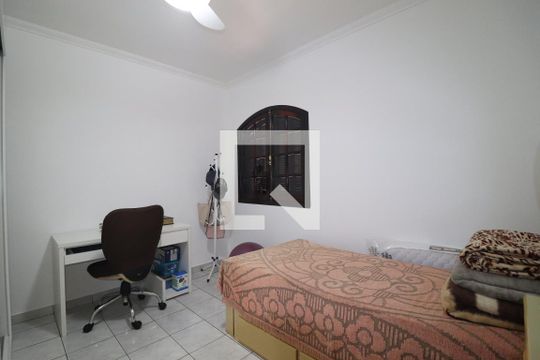 Quarto 1 de casa à venda com 3 quartos, 180m² em Parque Gerassi, Santo André