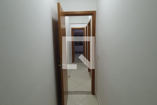 Corredor de apartamento para alugar com 3 quartos, 130m² em Cidade Ocian, Praia Grande