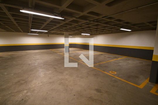 Garagem de apartamento para alugar com 1 quarto, 46m² em Cambuí, Campinas