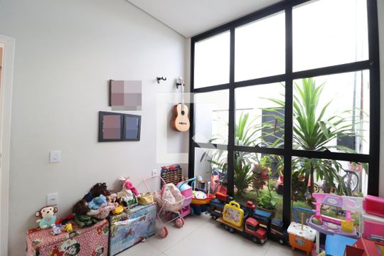 Quarto 1 de casa para alugar com 4 quartos, 170m² em Novo Mundo, Uberlândia