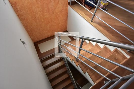 Escada de casa de condomínio à venda com 3 quartos, 280m² em Parque Monte Alegre, Taboão da Serra