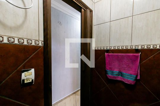 Banheiro Social de casa à venda com 2 quartos, 147m² em Jardim Piratininga, São Paulo