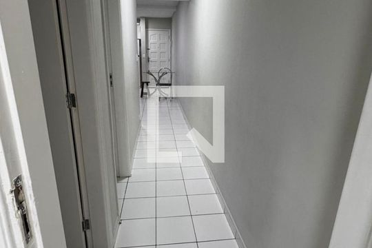 Corredor de apartamento à venda com 2 quartos, 58m² em Jardim Sao Sebastiao, São Paulo