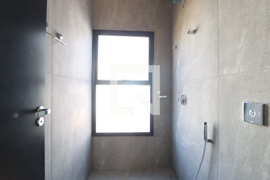 Banheiro Social de casa de condomínio para alugar com 3 quartos, 182m² em Granja Marileusa, Uberlândia
