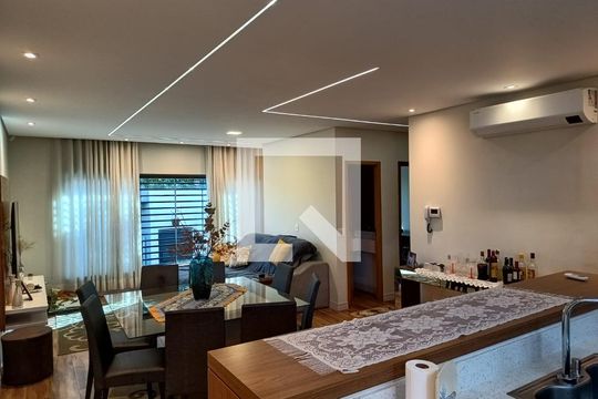 Sala de casa à venda com 4 quartos, 318m² em Vila Scarpelli, Santo André