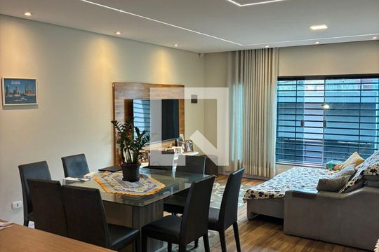 Sala de casa à venda com 4 quartos, 318m² em Vila Scarpelli, Santo André