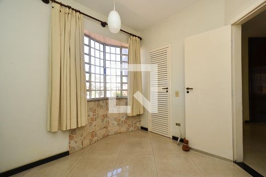 Quarto1 de casa à venda com 4 quartos, 360m² em Esplanada, Belo Horizonte