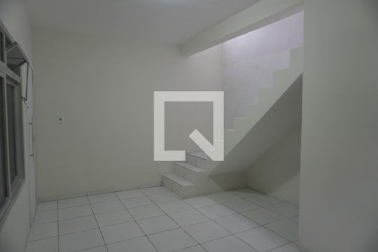 Casa para alugar com 4 quartos, 280m² em Jardim Lageado, São Paulo