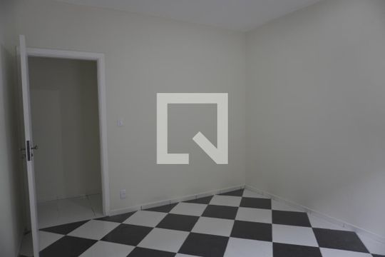 Casa à venda com 4 quartos, 280m² em Jardim Lageado, São Paulo