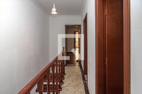 Corredor de casa para alugar com 4 quartos, 180m² em Sacoma, São Paulo