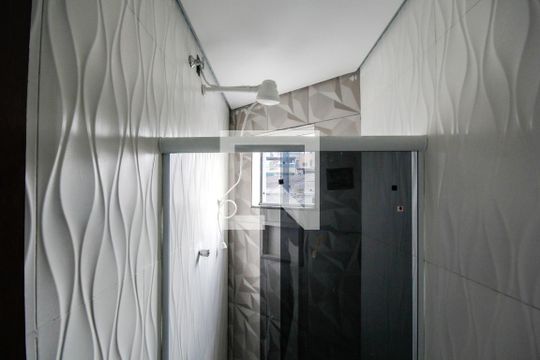 Banheiro de kitnet/studio para alugar com 1 quarto, 55m² em Jardim Paulistano (zona Norte), São Paulo