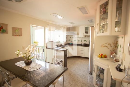 Cozinha de casa à venda com 4 quartos, 660m² em Santa Teresinha, São Paulo