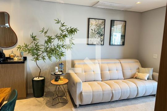 Sala de apartamento à venda com 2 quartos, 85m² em Vila Bertioga, São Paulo