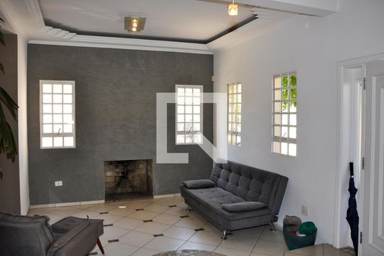 Sala de casa para alugar com 4 quartos, 311m² em Jardim Monjolo, São Paulo