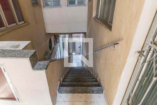 Área comum de acesso de apartamento para alugar com 2 quartos, 50m² em Colégio, Rio de Janeiro