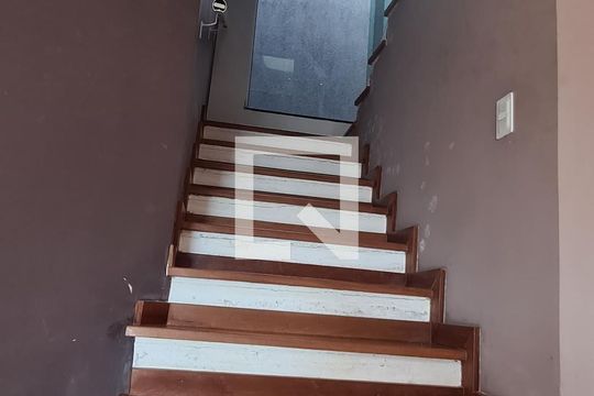 Escada de casa à venda com 4 quartos, 405m² em Novo Osasco, Osasco