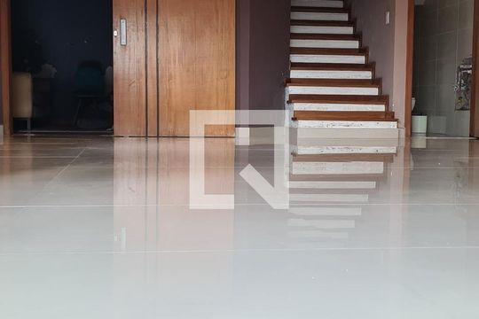 Sala de casa à venda com 4 quartos, 405m² em Novo Osasco, Osasco