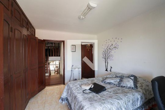 Suíte 1 de casa para alugar com 4 quartos, 350m² em Jardim Sao Bento, São Paulo