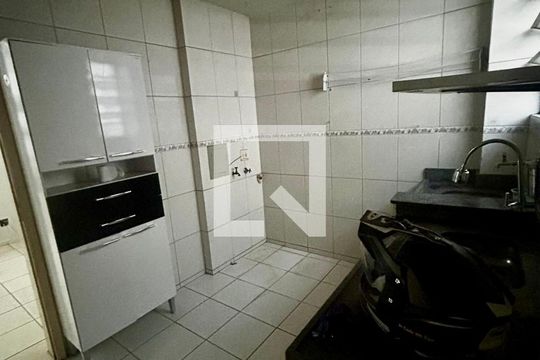 Cozinha de apartamento para alugar com 3 quartos, 60m² em Brasil, Uberlândia