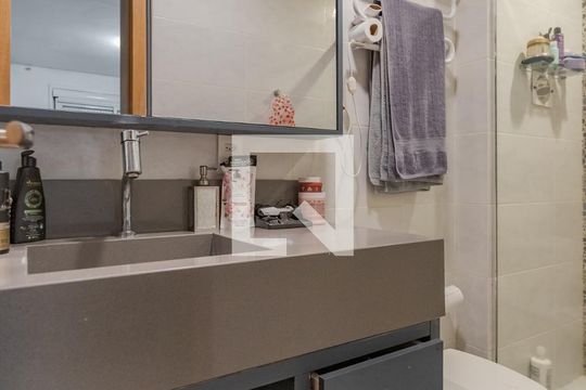 Banheiro da Suíte de apartamento à venda com 2 quartos, 71m² em Cristo Redentor, Porto Alegre