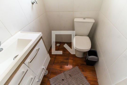 Banheiro de casa para alugar com 1 quarto, 26m² em Itaquera, São Paulo