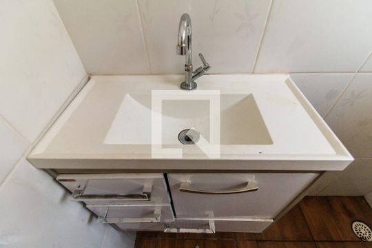 Banheiro de casa para alugar com 1 quarto, 26m² em Itaquera, São Paulo