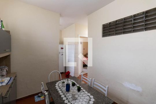 Cozinha da Casa 1 de casa à venda com 5 quartos, 200m² em Vila Nair, São Paulo