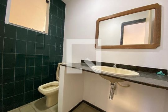 Lavabo de casa de condomínio para alugar com 5 quartos, 330m² em Anil, Rio de Janeiro
