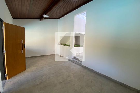 Hall de Entrada  de casa de condomínio para alugar com 5 quartos, 330m² em Anil, Rio de Janeiro