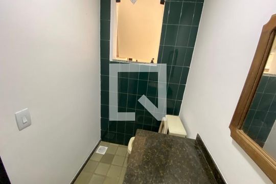 Lavabo de casa de condomínio para alugar com 5 quartos, 330m² em Anil, Rio de Janeiro