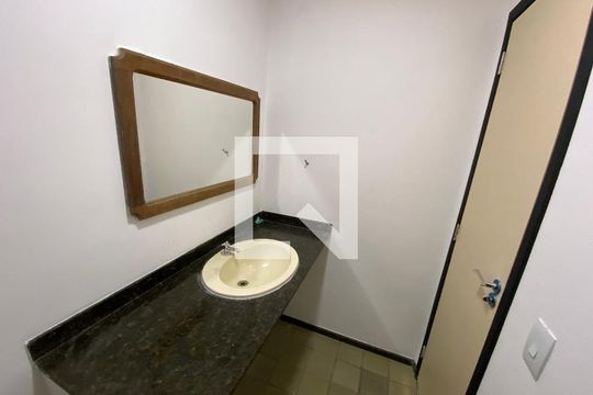 Lavabo de casa de condomínio para alugar com 5 quartos, 330m² em Anil, Rio de Janeiro