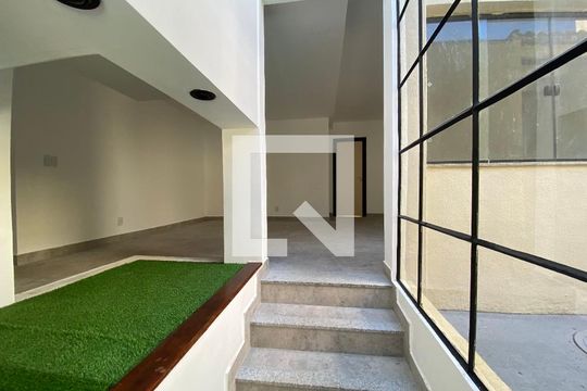Hall de Entrada de casa de condomínio para alugar com 5 quartos, 330m² em Anil, Rio de Janeiro