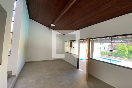 Hall de Entrada  de casa de condomínio para alugar com 5 quartos, 330m² em Anil, Rio de Janeiro