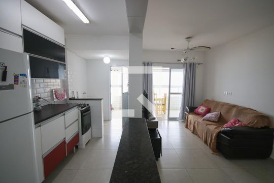 Sala de apartamento para alugar com 1 quarto, 59m² em Maracanã, Praia Grande