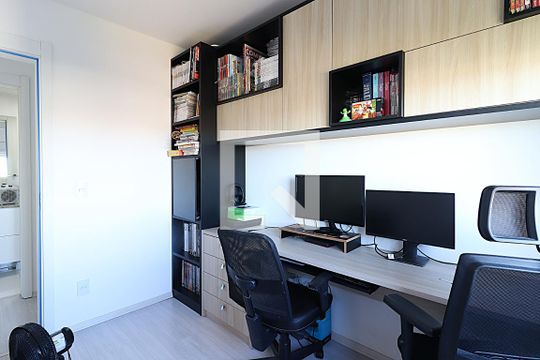 Quarto 1 de apartamento à venda com 2 quartos, 50m² em Humaitá, Porto Alegre