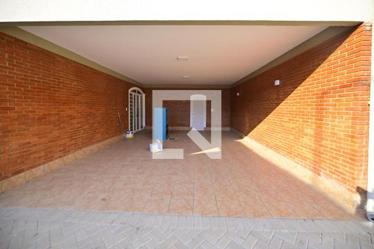 Área Externa de casa para alugar com 5 quartos, 300m² em Setor Coimbra, Goiânia