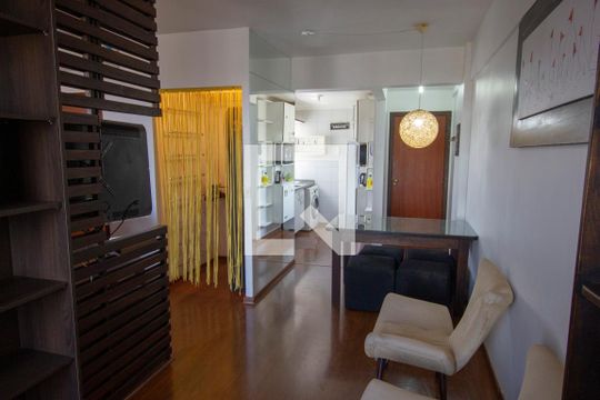 Sala de apartamento para alugar com 1 quarto, 45m² em Qnd Condomínio, Brasília