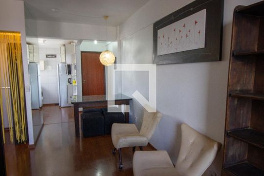 Sala de apartamento para alugar com 1 quarto, 45m² em Qnd Condomínio, Brasília
