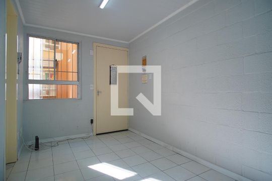 Sala de apartamento para alugar com 2 quartos, 34m² em Rubem Berta, Porto Alegre