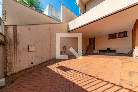 Garagem de casa para alugar com 4 quartos, 355m² em Santa Lúcia, Belo Horizonte