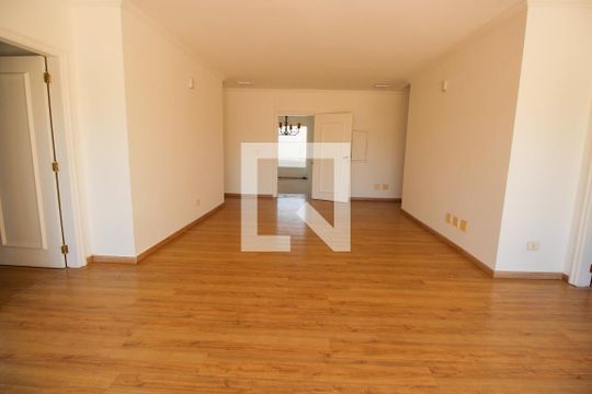 Sala 3 de casa para alugar com 5 quartos, 1200m² em Jardim Leonor, São Paulo