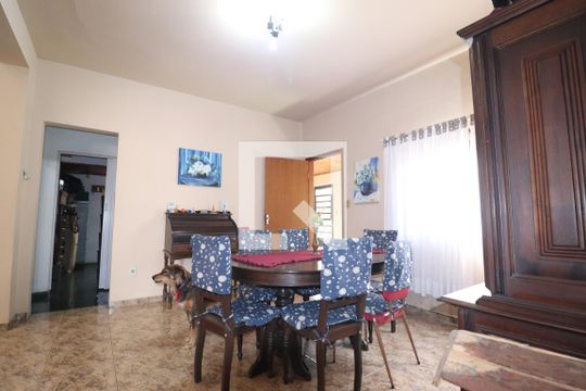 Sala de casa à venda com 3 quartos, 800m² em Vila Pires, Santo André