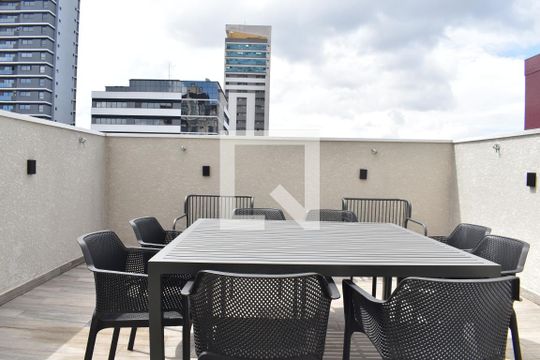 Área comum de kitnet/studio para alugar com 1 quarto, 28m² em Centro, Curitiba