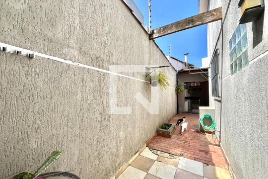 Quintal de casa à venda com 3 quartos, 140m² em Vila Nova Caledonia, São Paulo