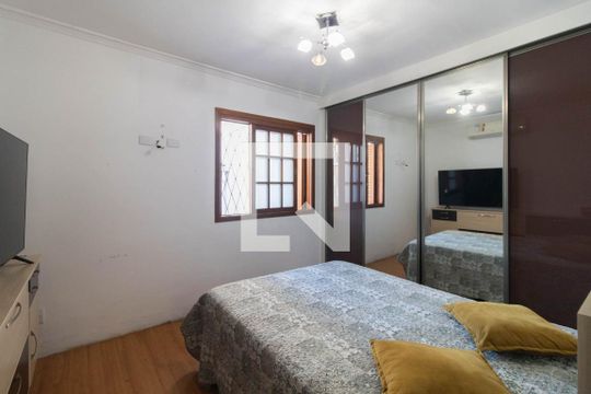 Quarto 1 de casa à venda com 2 quartos, 400m² em Santana, Porto Alegre