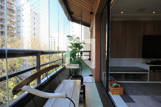 Varanda de apartamento à venda com 3 quartos, 167m² em Vila Nova Conceição, São Paulo