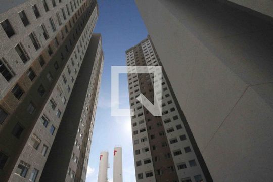 Fachada de apartamento para alugar com 2 quartos, 35m² em Fazenda da Juta, São Paulo