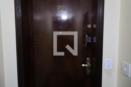 Porta apartamento de apartamento para alugar com 2 quartos, 55m² em Padroeira, Osasco